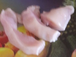 Жареные куриные грудки в кляре из муки и яйца со специями