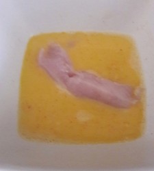 Жареные куриные грудки в кляре из муки и яйца со специями