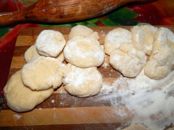 Жареные пельмени на сковороде