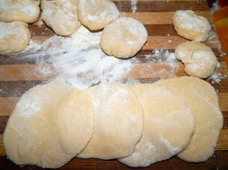 Жареные пельмени на сковороде