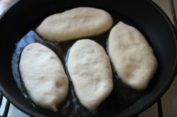 Пирожки из теста без дрожжей на сковороде