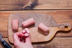 Жареные сосиски на сковороде