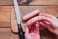 Жареные сосиски на сковороде