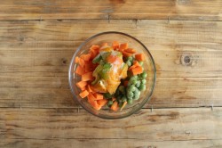 Жареный рис по тайски с яйцом