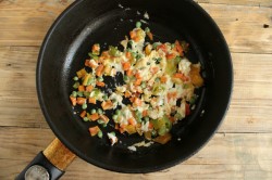 Жареный рис по тайски с яйцом