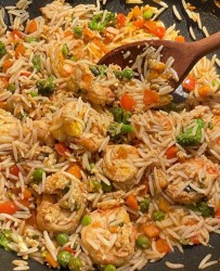 Жареный рис с королевскими креветками, имбирем и овощами - шаг 3