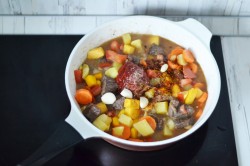 Жаркое в тыкве в духовке с мясом - шаг 12