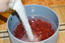 название картинки Желе вишневое на воде с желатином