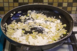 название картинки Жульен из шампиньонов классический