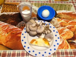 Жульен с вешенками, твердым сыром и сливками в духовке