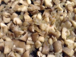 Жульен с вешенками, твердым сыром и сливками в духовке