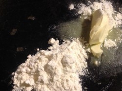 Жульен с вешенками, твердым сыром и сливками в духовке