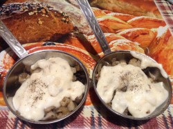 Жульен с вешенками, твердым сыром и сливками в духовке