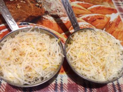 Жульен с вешенками, твердым сыром и сливками в духовке