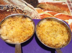 Жульен с вешенками, твердым сыром и сливками в духовке