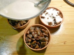 название картинки Жульен с грибами и сметаной