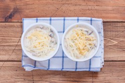 Жульен с грибами курицей и сметаной