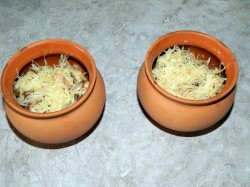 Жульен с грибами в горшочках