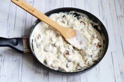 Жульен с креветками