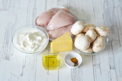 название картинки Жульен с курицей и грибами в духовке