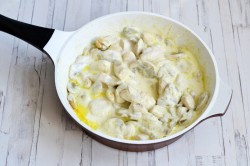 название картинки Жульен с курицей и грибами в духовке