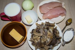 название картинки Жульен в мультиварке с курицей и грибами