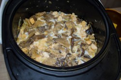 название картинки Жульен в мультиварке с курицей и грибами