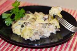 название картинки Жульен в мультиварке с курицей и грибами