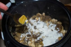 название картинки Жульен в мультиварке с курицей и грибами