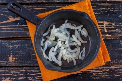 Жульен с курицей в тарталетках