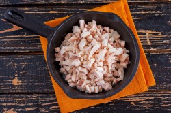 Жульен с курицей в тарталетках