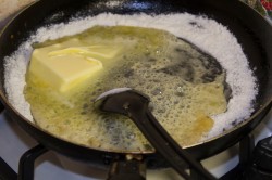 название картинки Жульен в горшочке с курицей и грибами