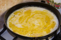 название картинки Жульен в горшочке с курицей и грибами