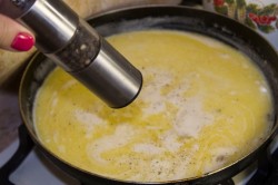 название картинки Жульен в горшочке с курицей и грибами