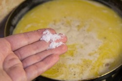 название картинки Жульен в горшочке с курицей и грибами