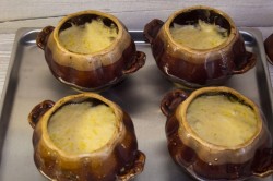 название картинки Жульен в горшочке с курицей и грибами