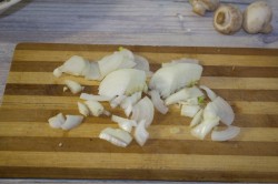 название картинки Жульен в горшочке с курицей и грибами