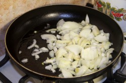 название картинки Жульен в горшочке с курицей и грибами