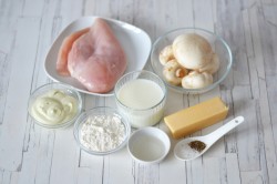 название картинки Жульен в кокотницах с курицей и грибами