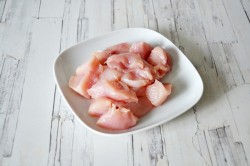 название картинки Жульен в кокотницах с курицей и грибами