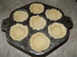 название картинки Жульен с курицей и сметаной в тарталетках
