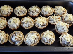 Жульен в тарталетках с грибами