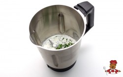 название картинки Жульен с курицей и грибами в формочках для кекса