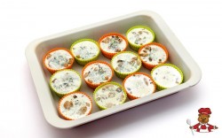 название картинки Жульен с курицей и грибами в формочках для кекса