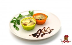 название картинки Жульен с курицей и грибами в формочках для кекса