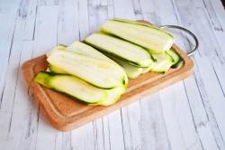 название картинки Кабачки жареные с чесноком помидорами