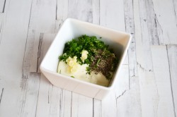 название картинки Кабачки жареные с чесноком помидорами