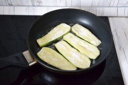 название картинки Кабачки жареные с чесноком помидорами