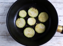 Кабачки жареные в муке на сковороде