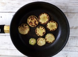 Кабачки жареные в муке на сковороде